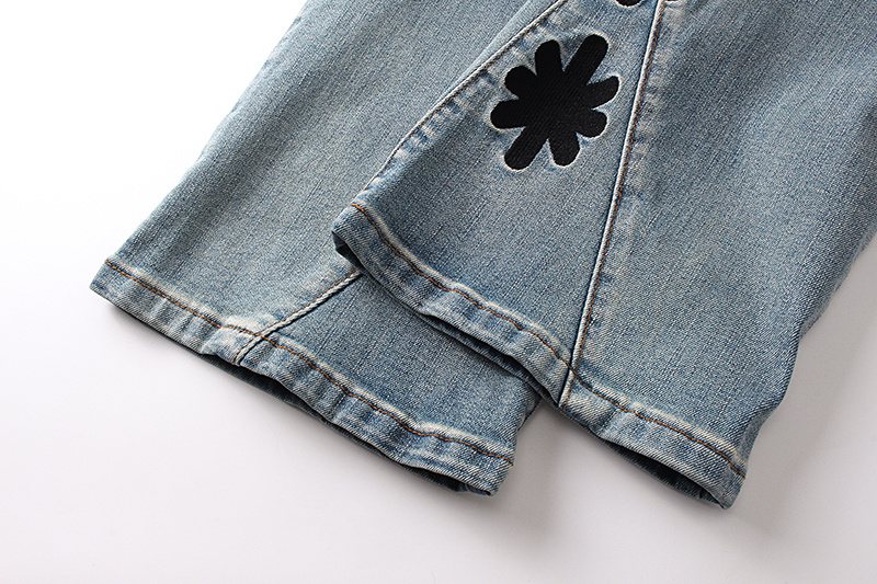 LOSTSHDWS Light Blue Flower Applique Flared Jeans — detail